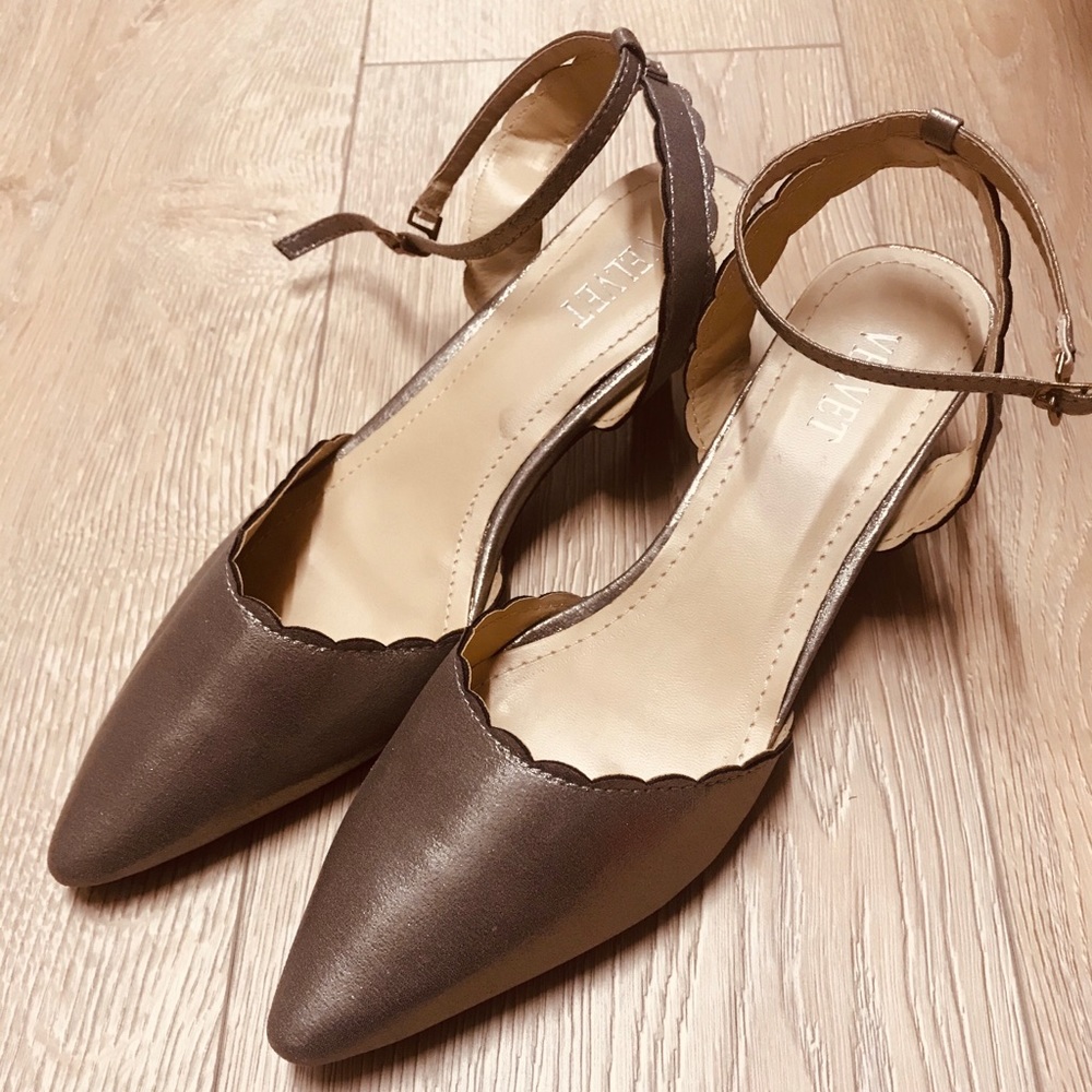 New kitten heels shiny grey size 8